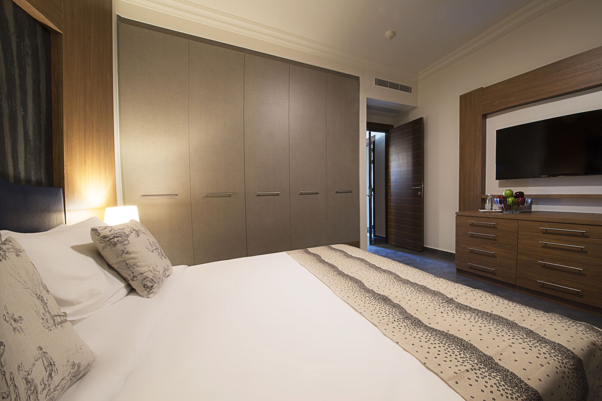 Deluxe One Bedroom Suite - With Balcony: