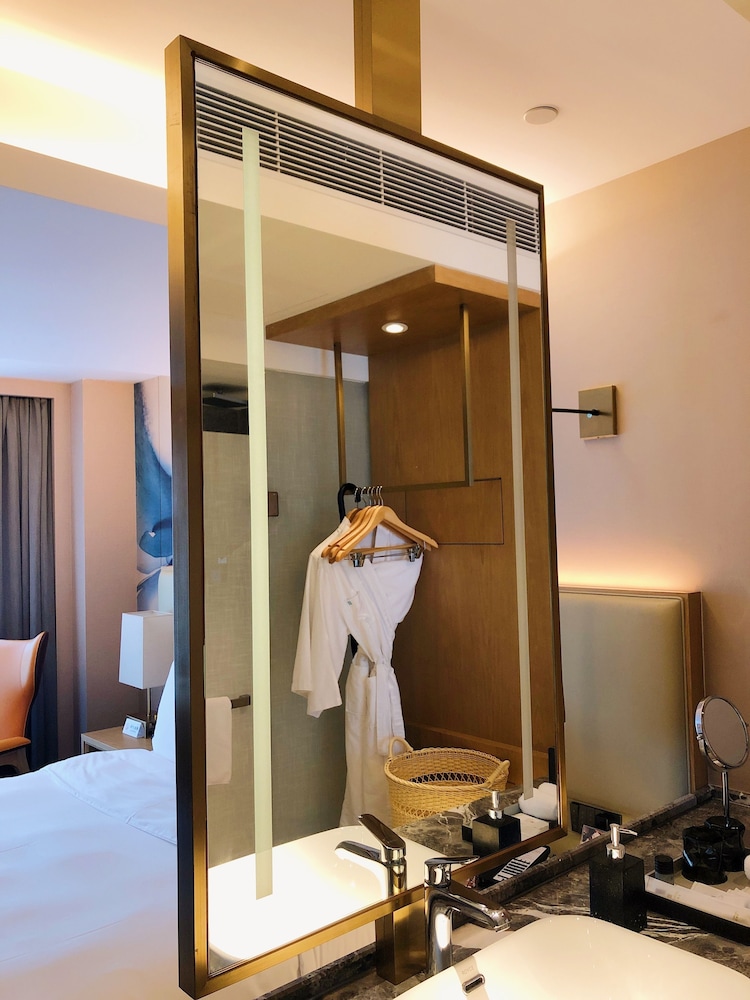 Royce Hotel Shenzhen 48/50