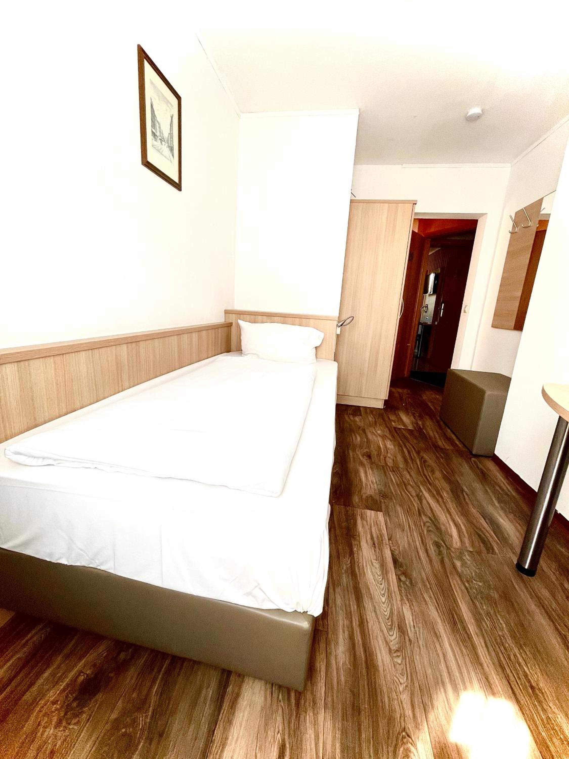 Room, Single