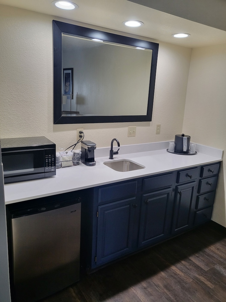 Club Hotel Nashville Inn Suites 60/67