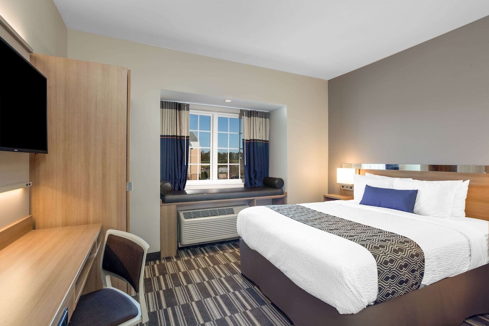 Microtel Inn Suites by Wyndham South Hill 8/19