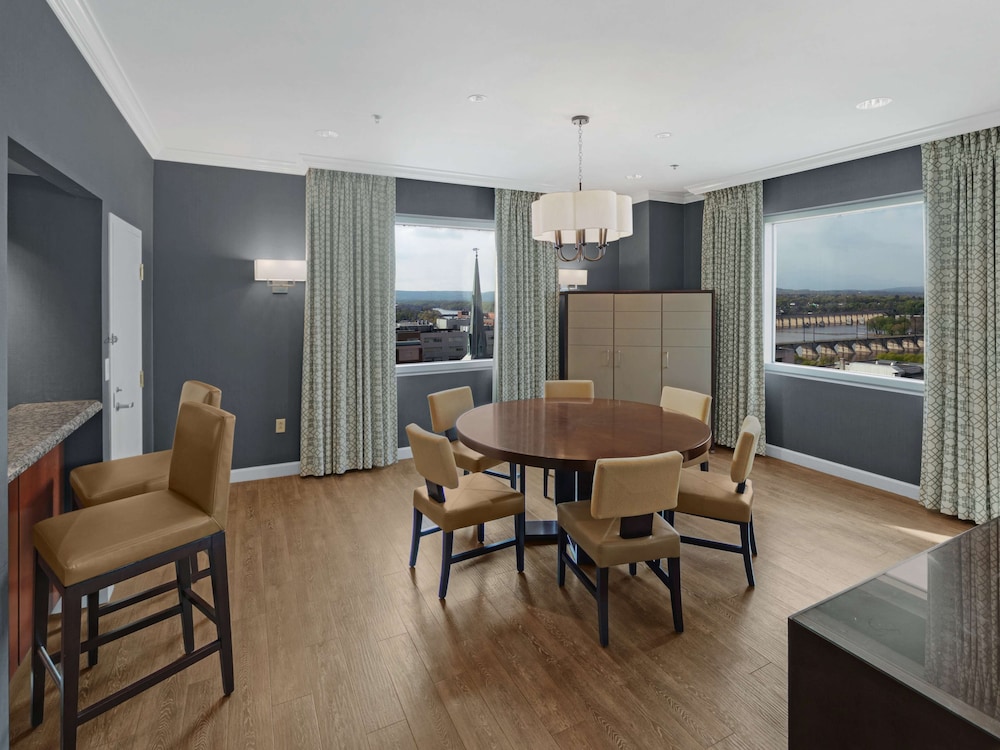 Hilton Harrisburg 65/69