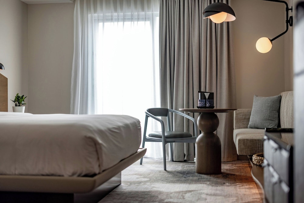 غرفة بسرير كينج بشرفة لذوي الإعاقة، The Limited Hotel Charleston 6/10