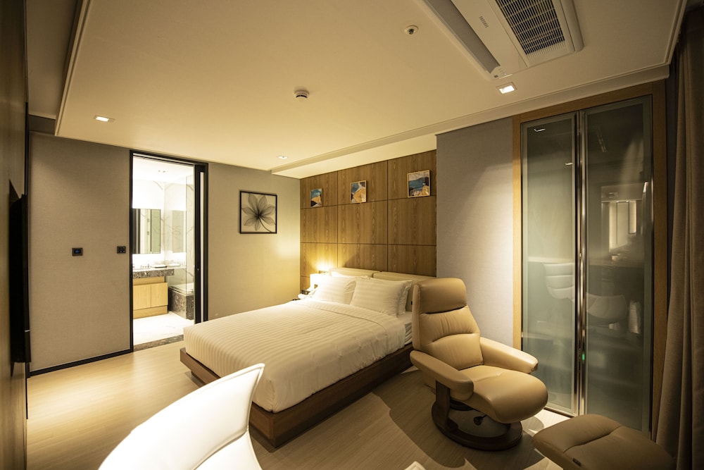 J-one Hotel and Resort 19/41