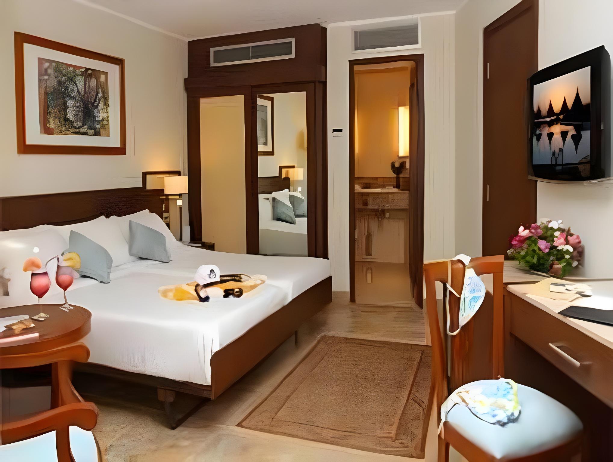 Standard, Double or Twin Bed