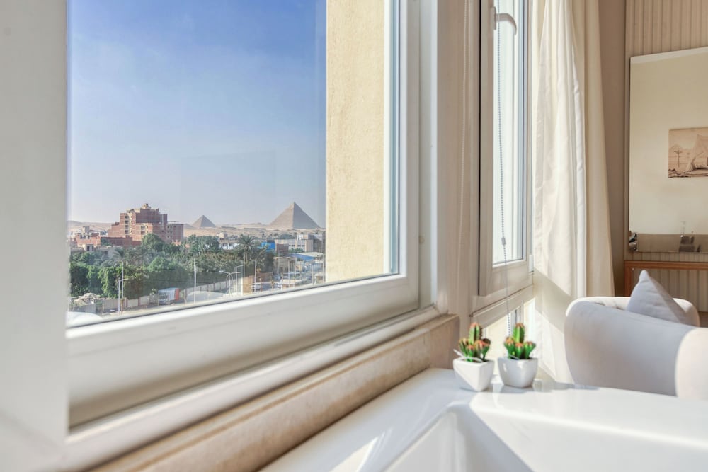 Mazar Pyramids Hotel 50/50