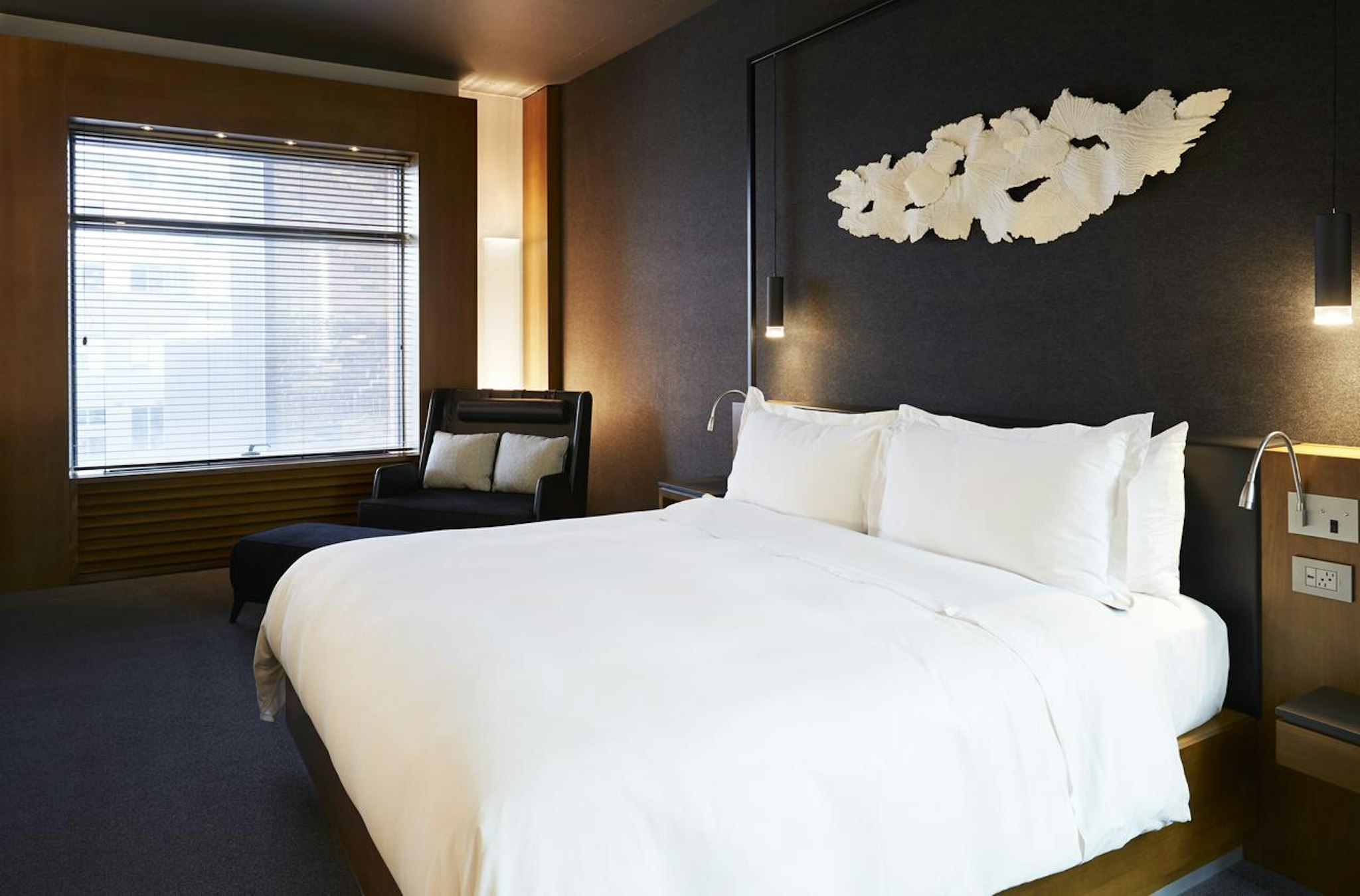 SIGNATURE, KING BED