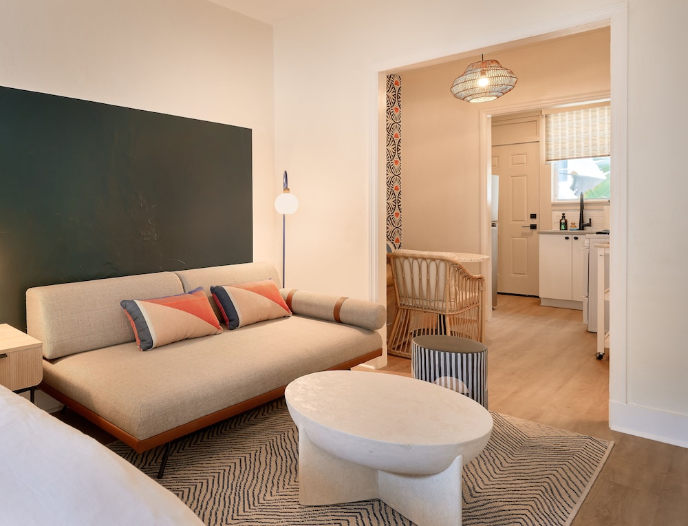 Villa Paradiso Hotel 47/58