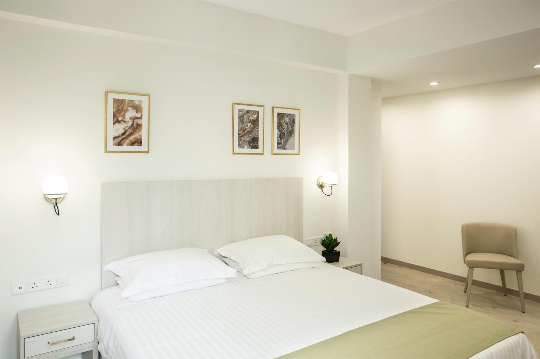 SUITE, KING BED, BALCONY