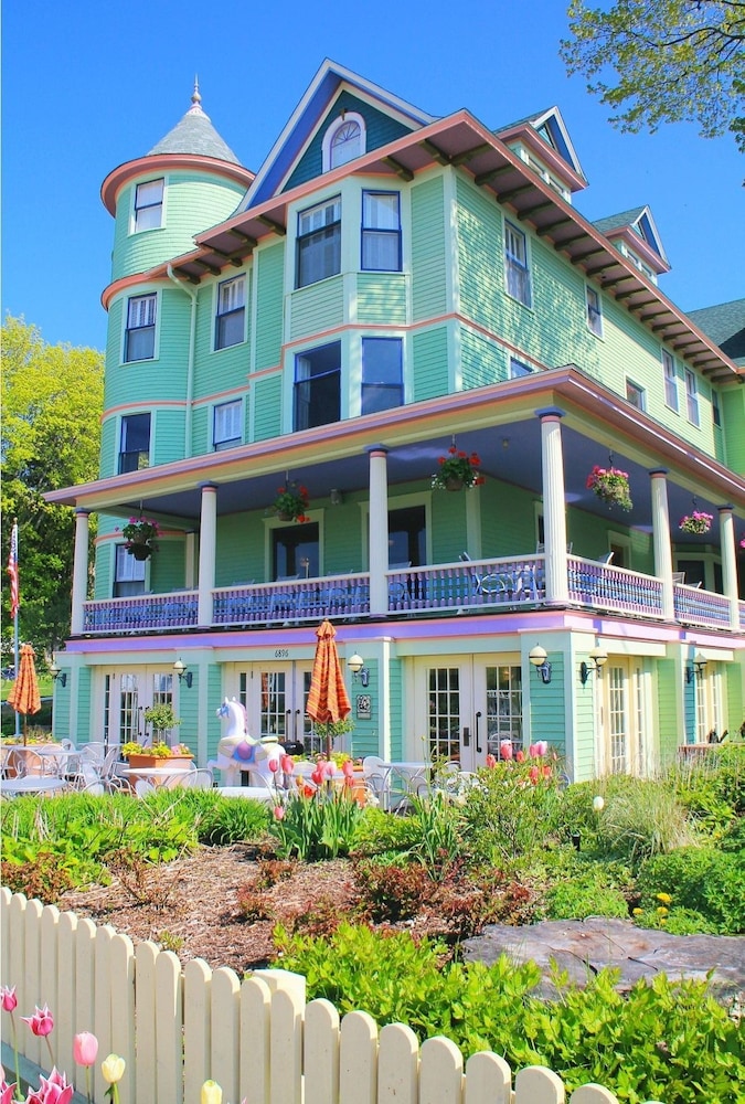 Inn on Mackinac 2/50
