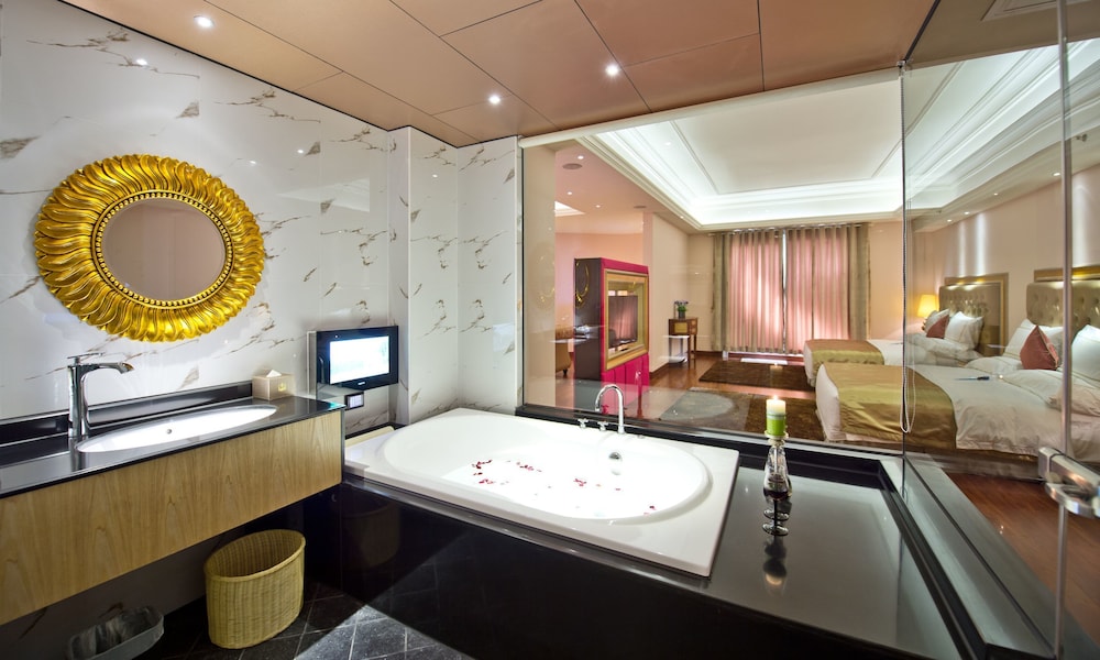 The Royal Pinnacle Hotel 7/50