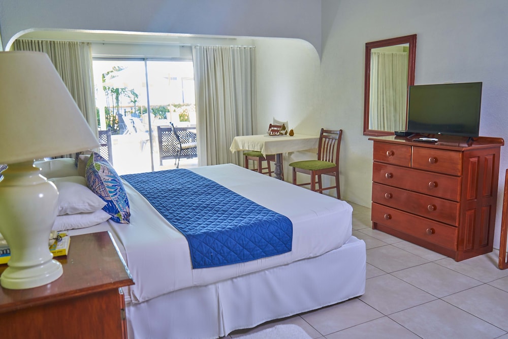 Sunswept Beach Hotel 9/44