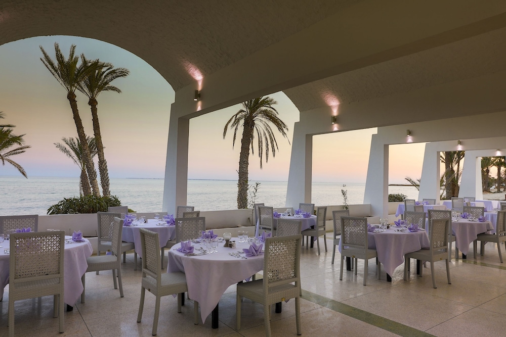Hari Club Beach Resort 88/103