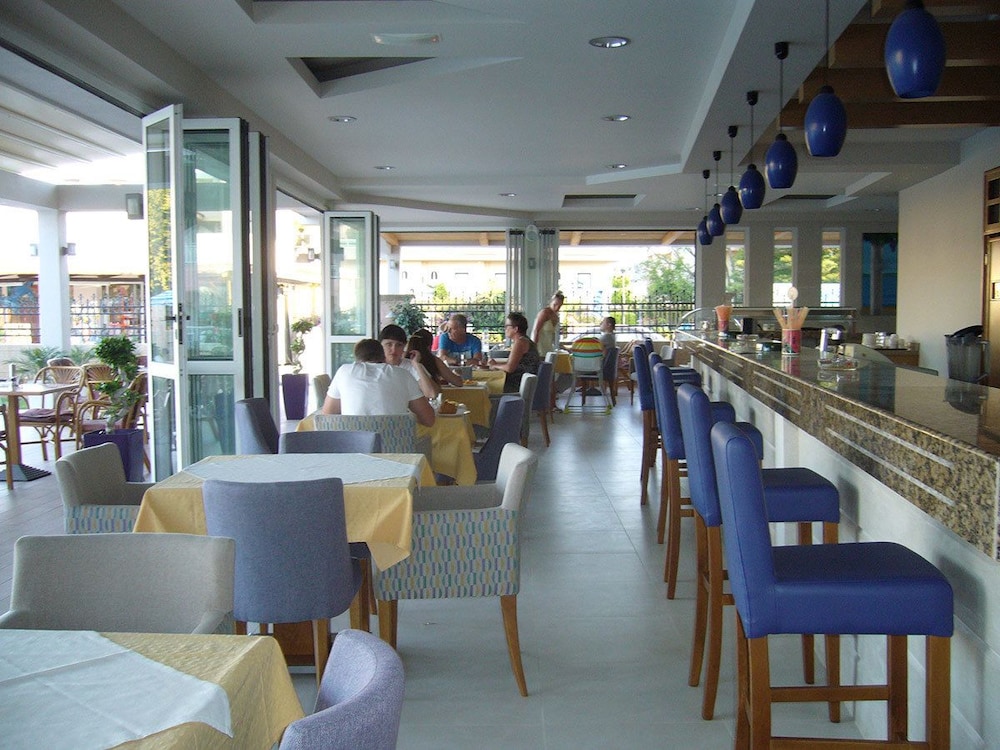 Rhodian Rose Hotel 44/58