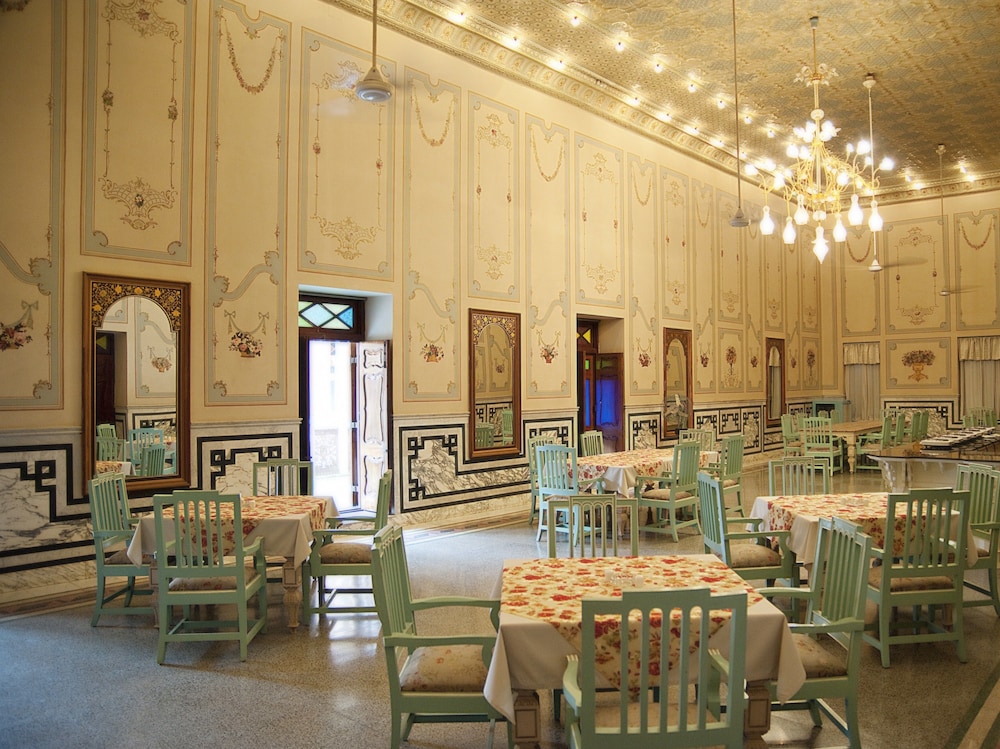 BHANWAR NIWAS HOTEL 37/45