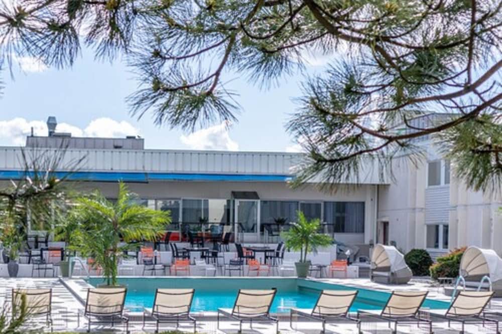 Apple Hotel 5/44