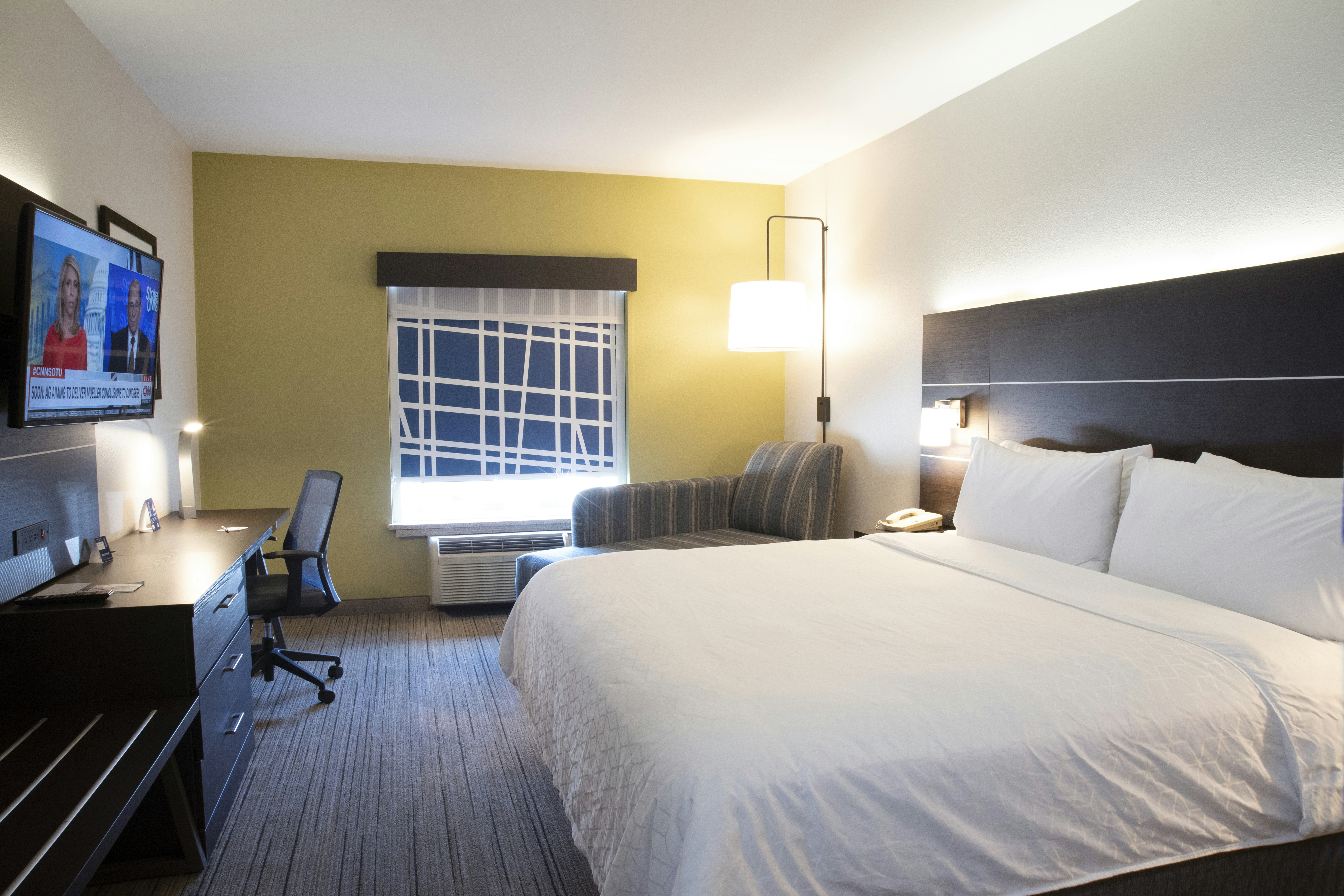Holiday Inn Express Hotel and Suites Chester-Monroe-Goshen 24/72