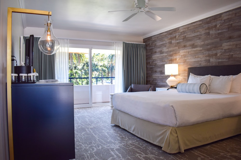 ROOM, KING BED, BALCONY, PARK SIDE