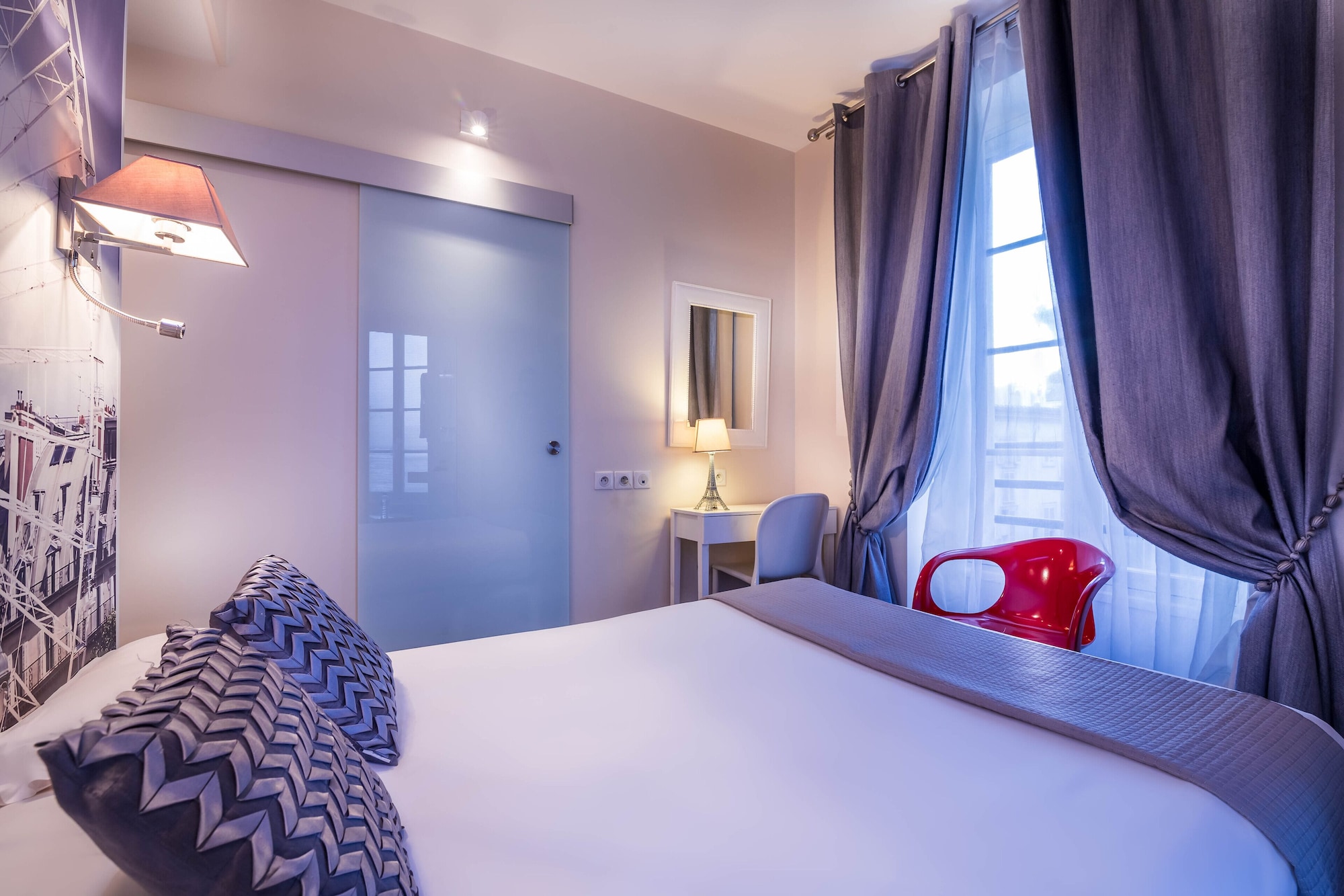 ROOM, DOUBLE BED