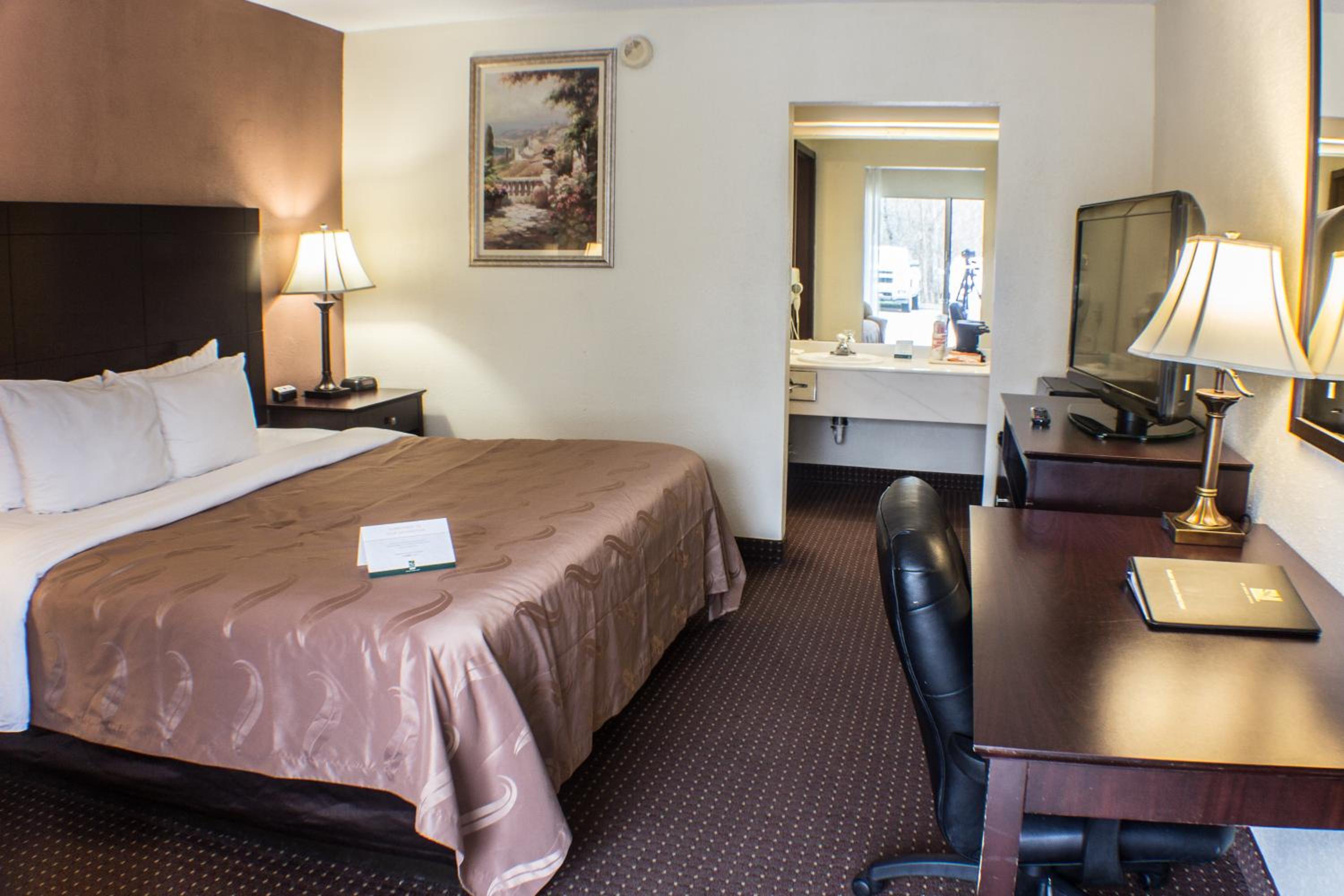 ROOM, KING BED, SMOKING