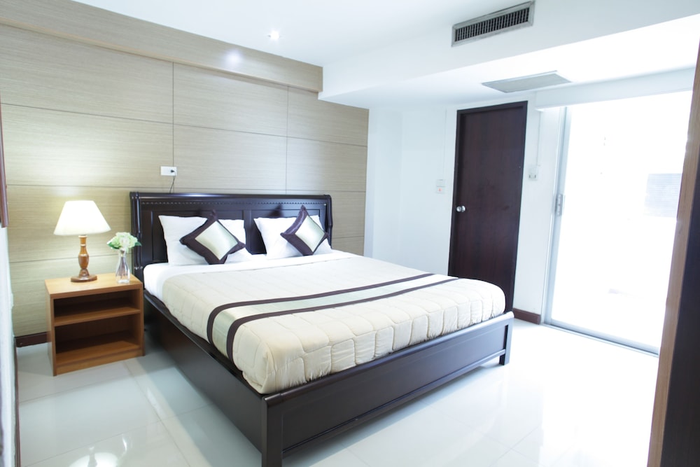 SUPERIOR, DOUBLE OR TWIN BED