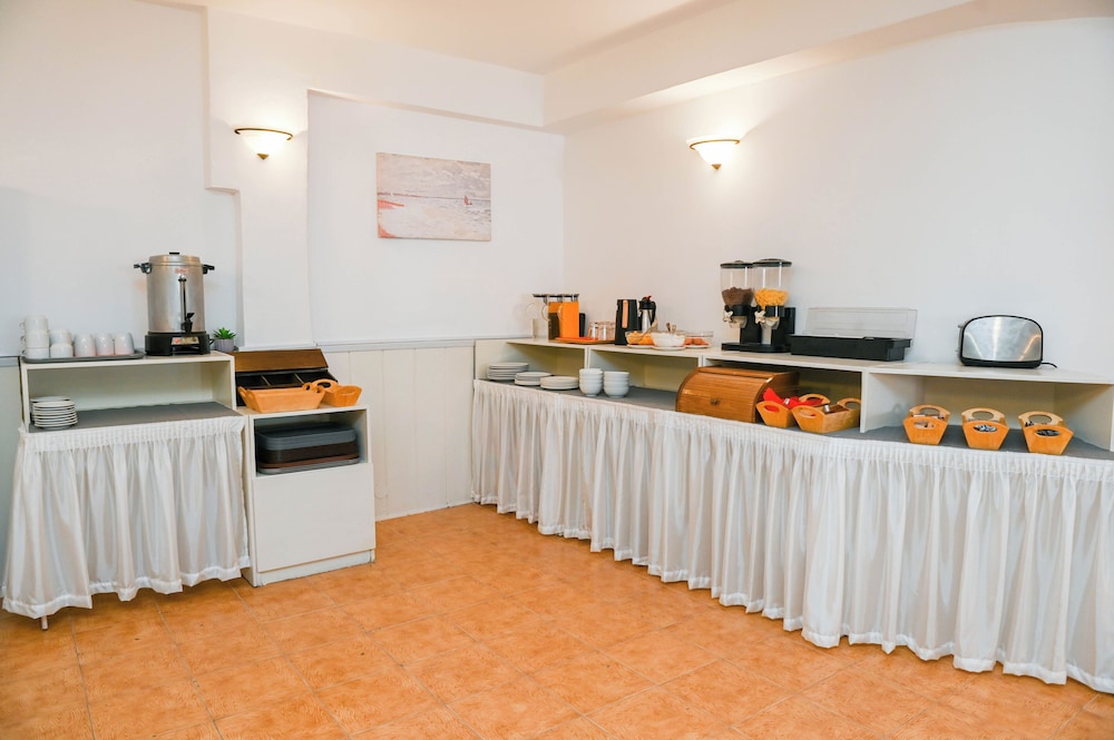NARKISSOS HOTEL 10/50