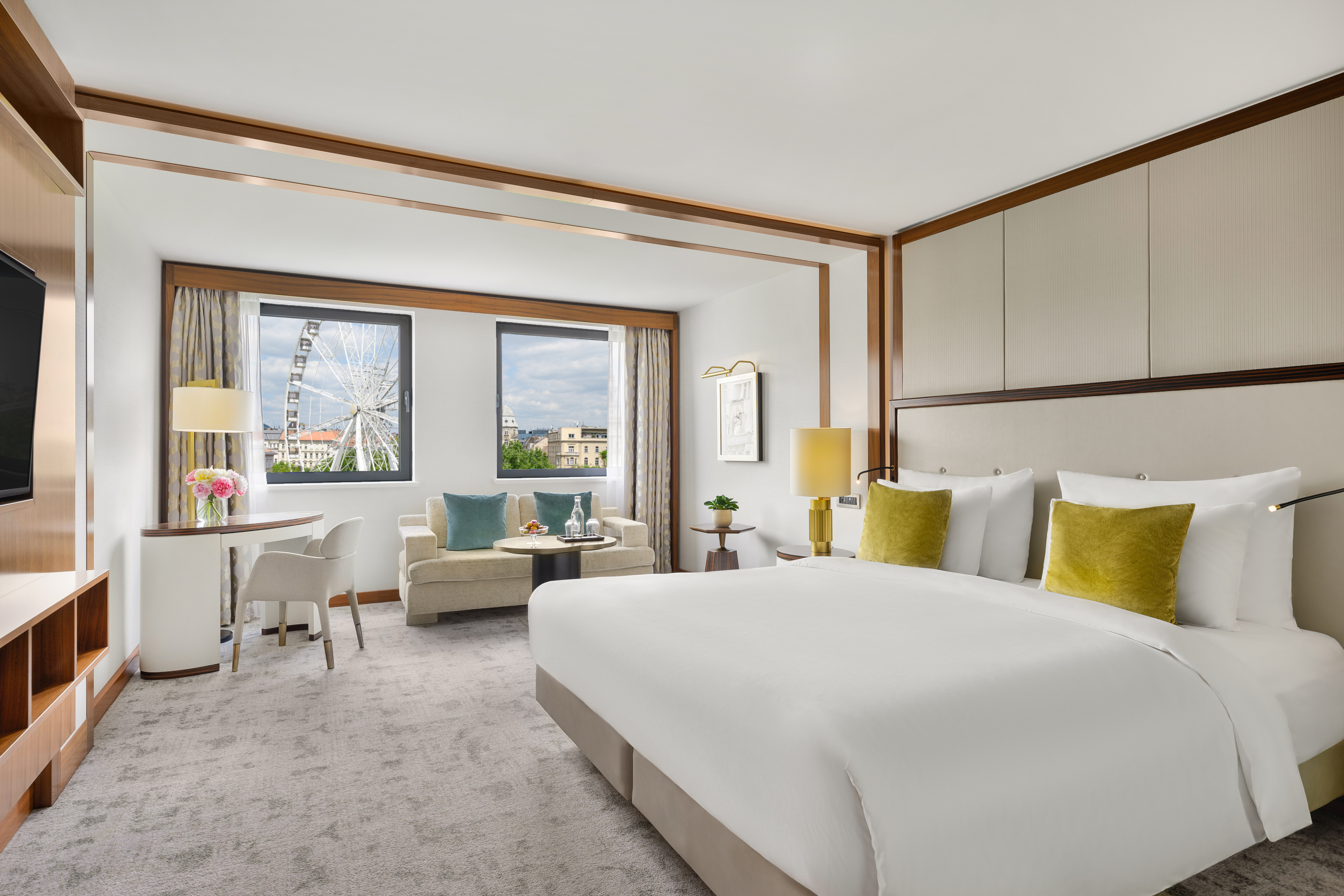 إطلالة على المتنزه، Kempinski Hotel Corvinus Budapest 4/6