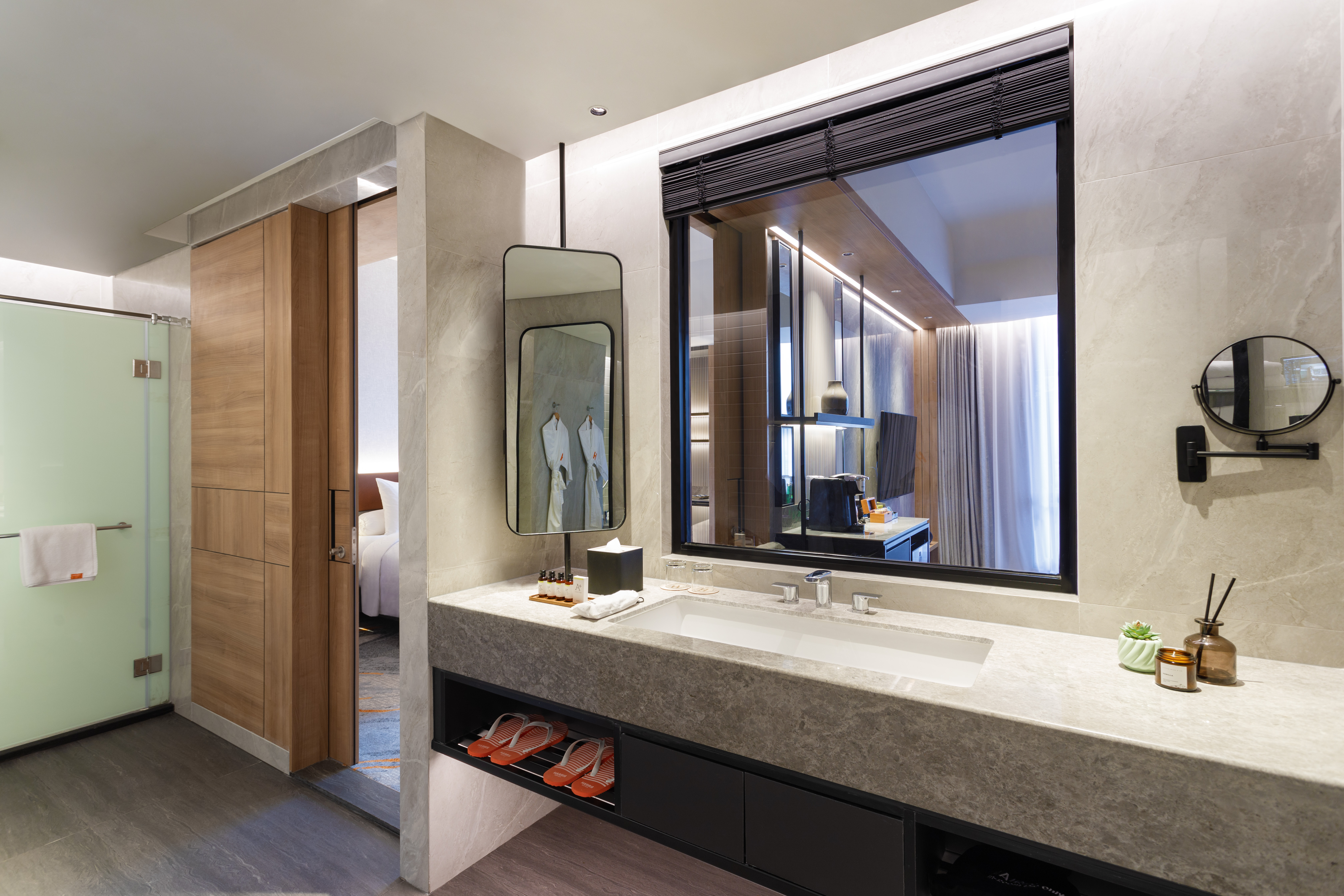 Harris Hotel and Convention Serpong 81/83