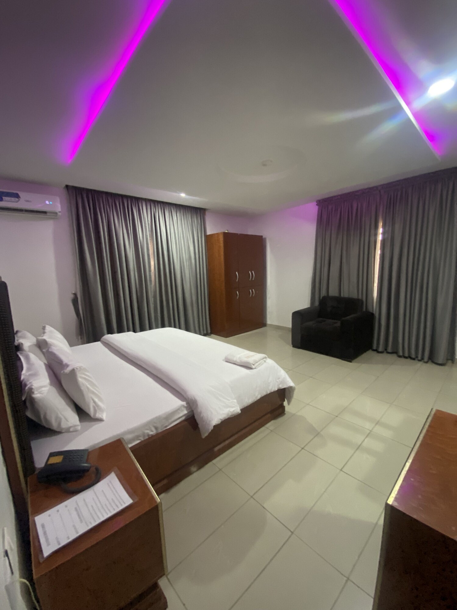 PRESIDENTIAL, SUITE