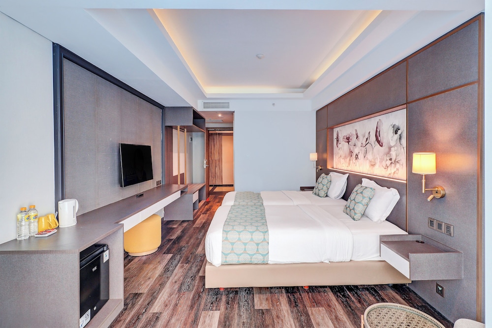 Sunday Hotel Arshika Sunset Road 35/60
