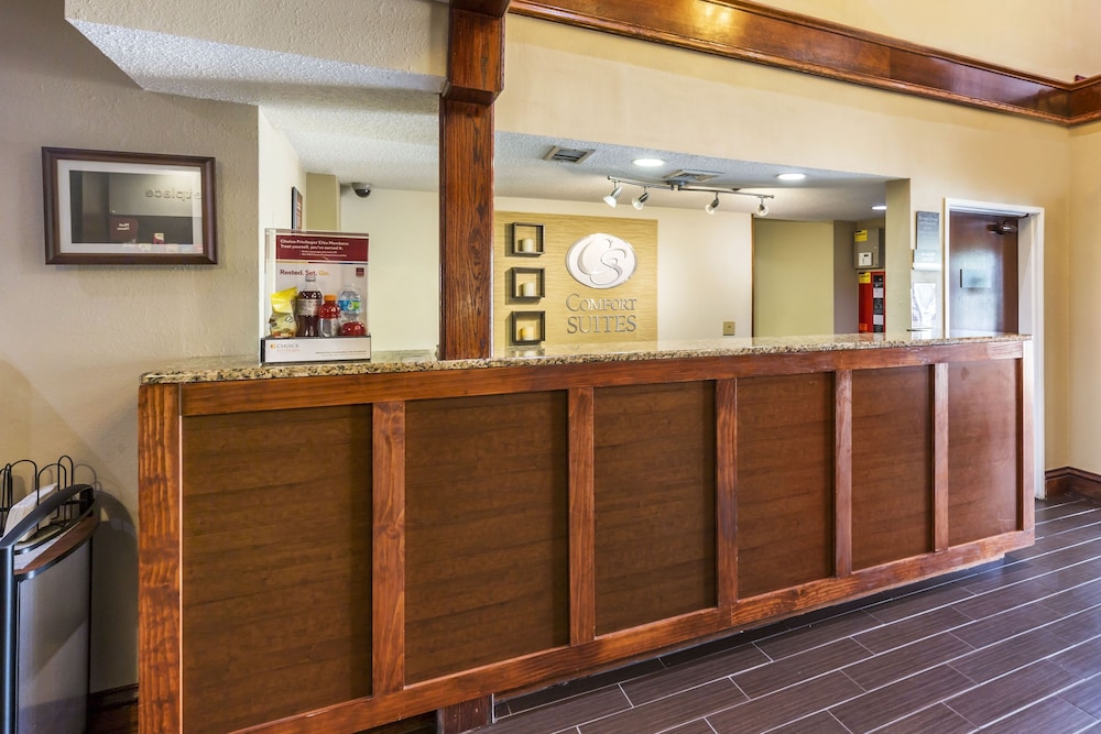 Comfort Suites Near I-80 And I-94 5/39