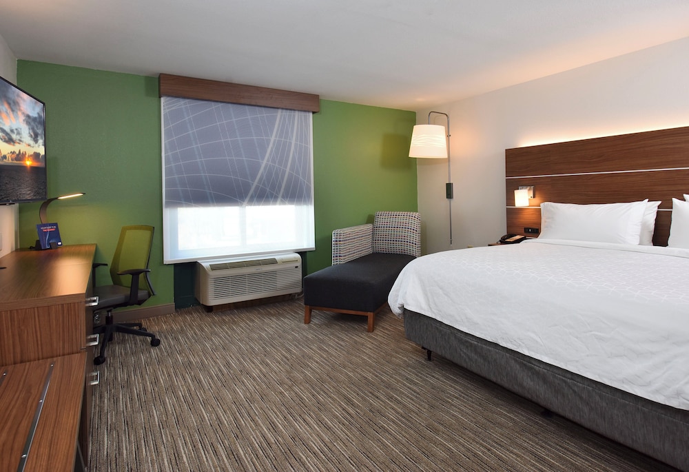 Holiday Inn Express Hotel & Suites Selma 29/65