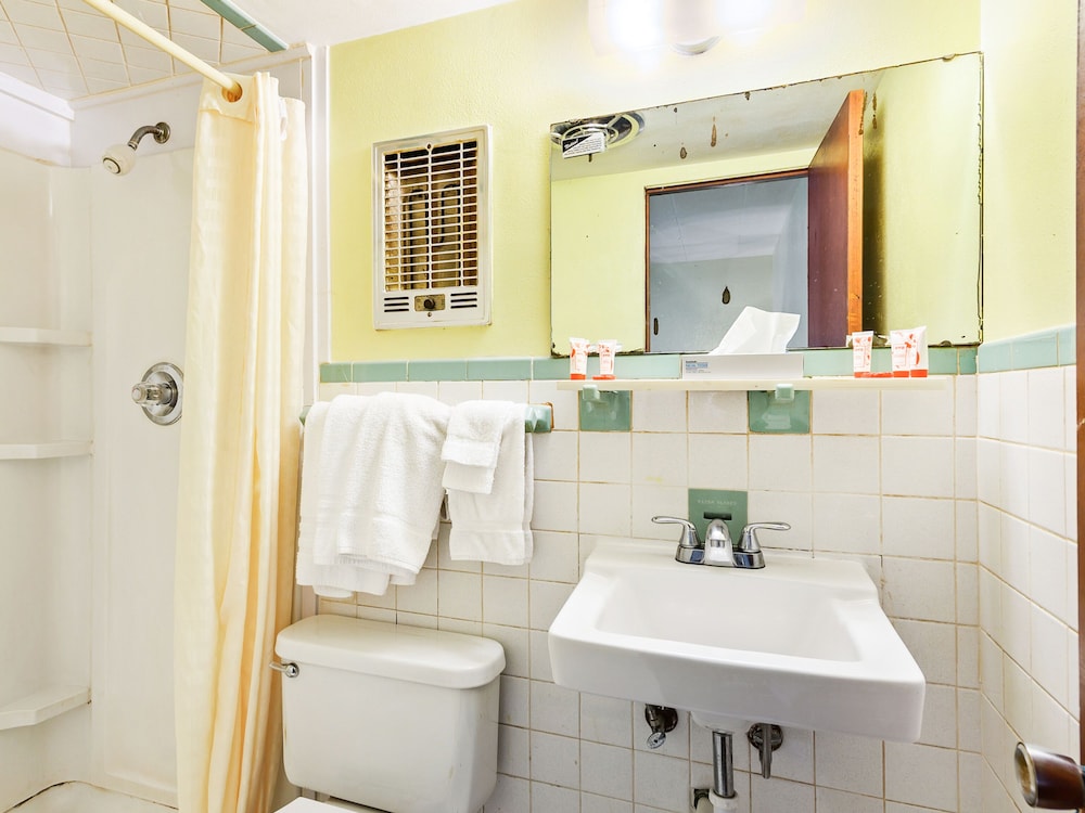 جناح بسرير كوين بغرفة نوم واحدة، OYO Hotel Downtown Peoria I-74 8/10