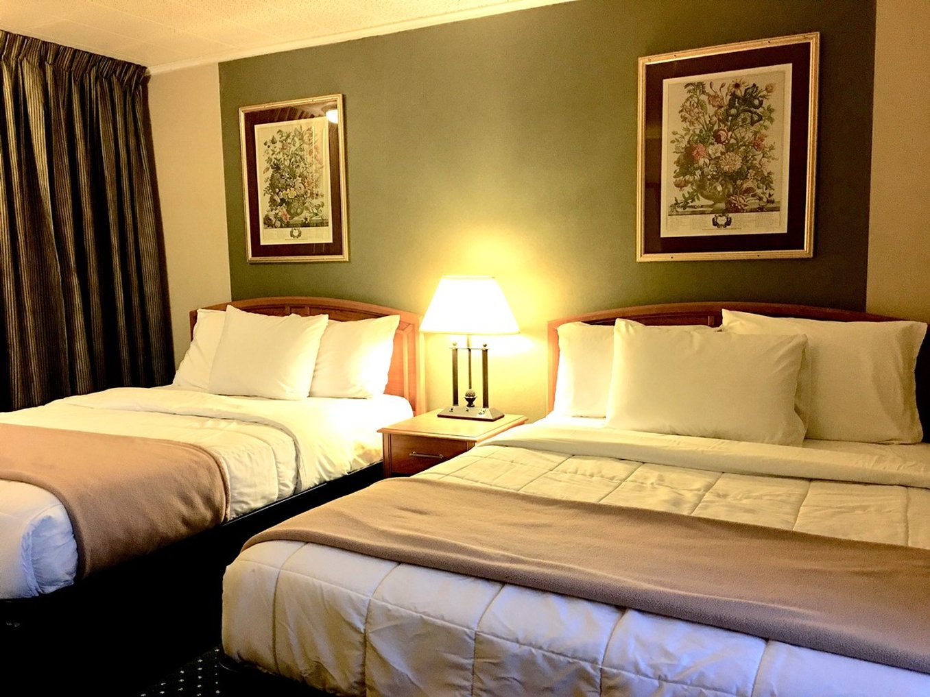 Scottish Inns & Suites 8/14