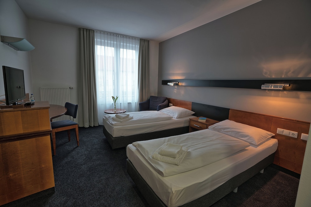 Hotel4you 12/50