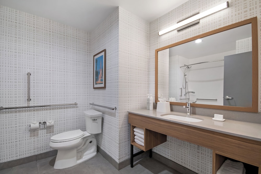 Hampton Inn & Suites by Hilton Irving DFW Airport North 52/56