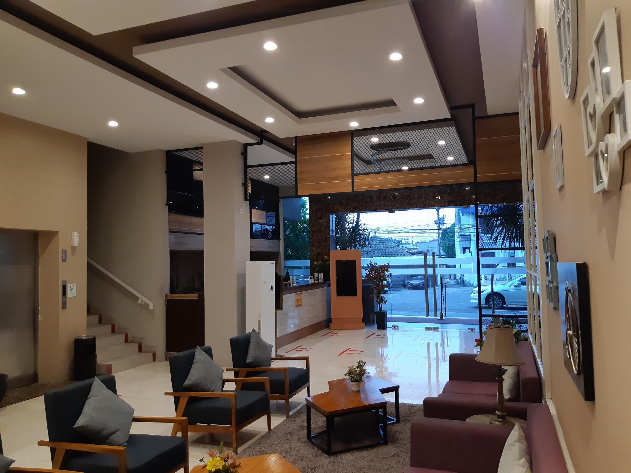 Triizz Hotel Semarang by Royal Singosari (Formerly Faustine Semarang) 10/18