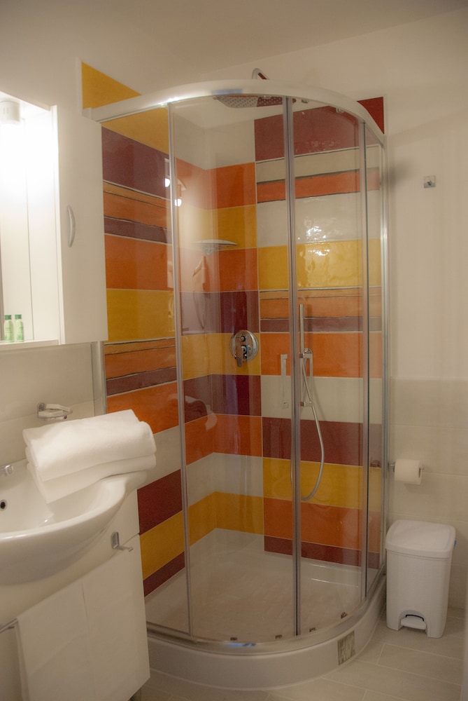 1 BEDROOM, ECONOMY, DOUBLE OR TWIN BED, BALCONY