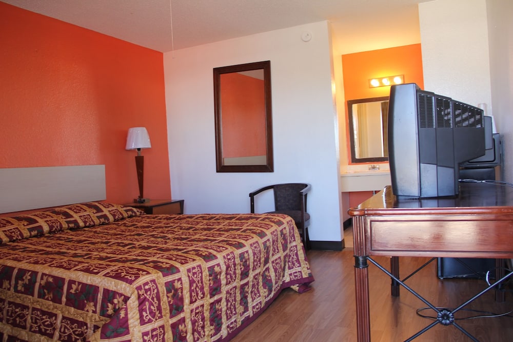 LoneStar Inn & Suites 20/51