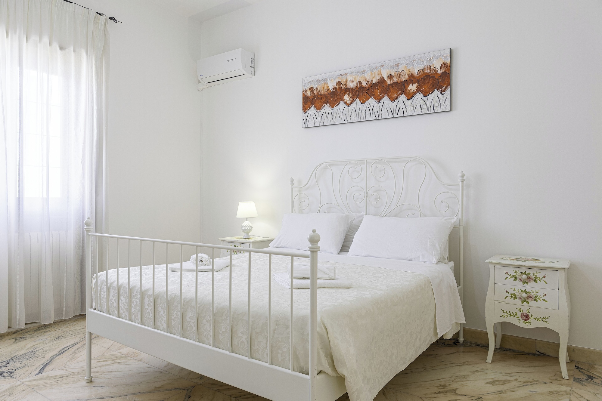 Queen and Twin Beds