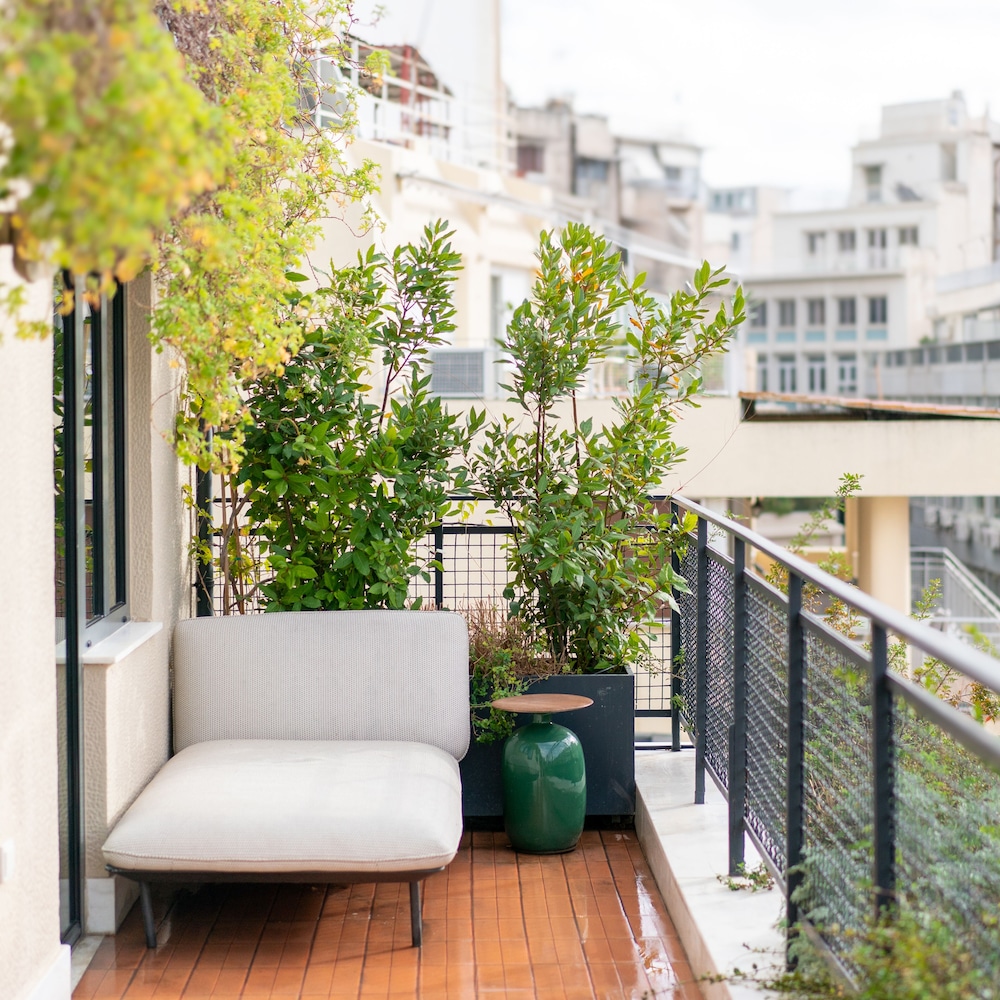 Gatsby Athens Hotel 45/69