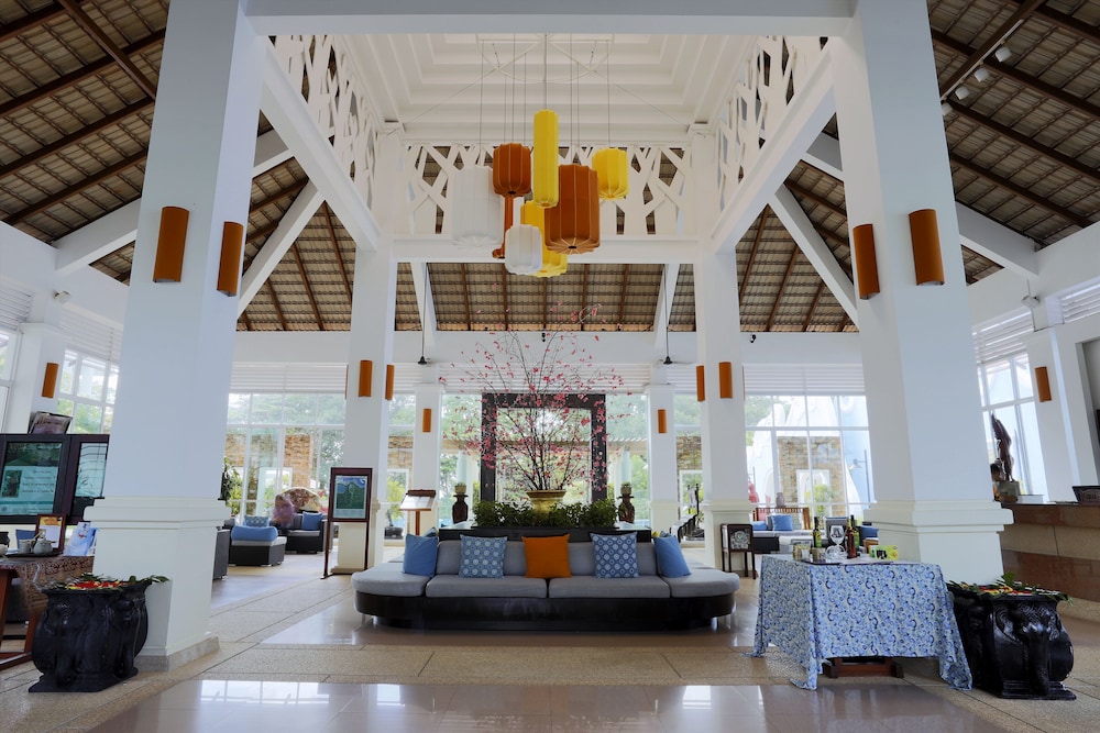 Independence Hotel by Dara 7/50