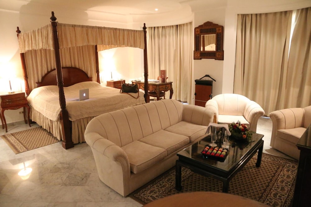 HOTEL LA MAISON BLANCHE 17/52
