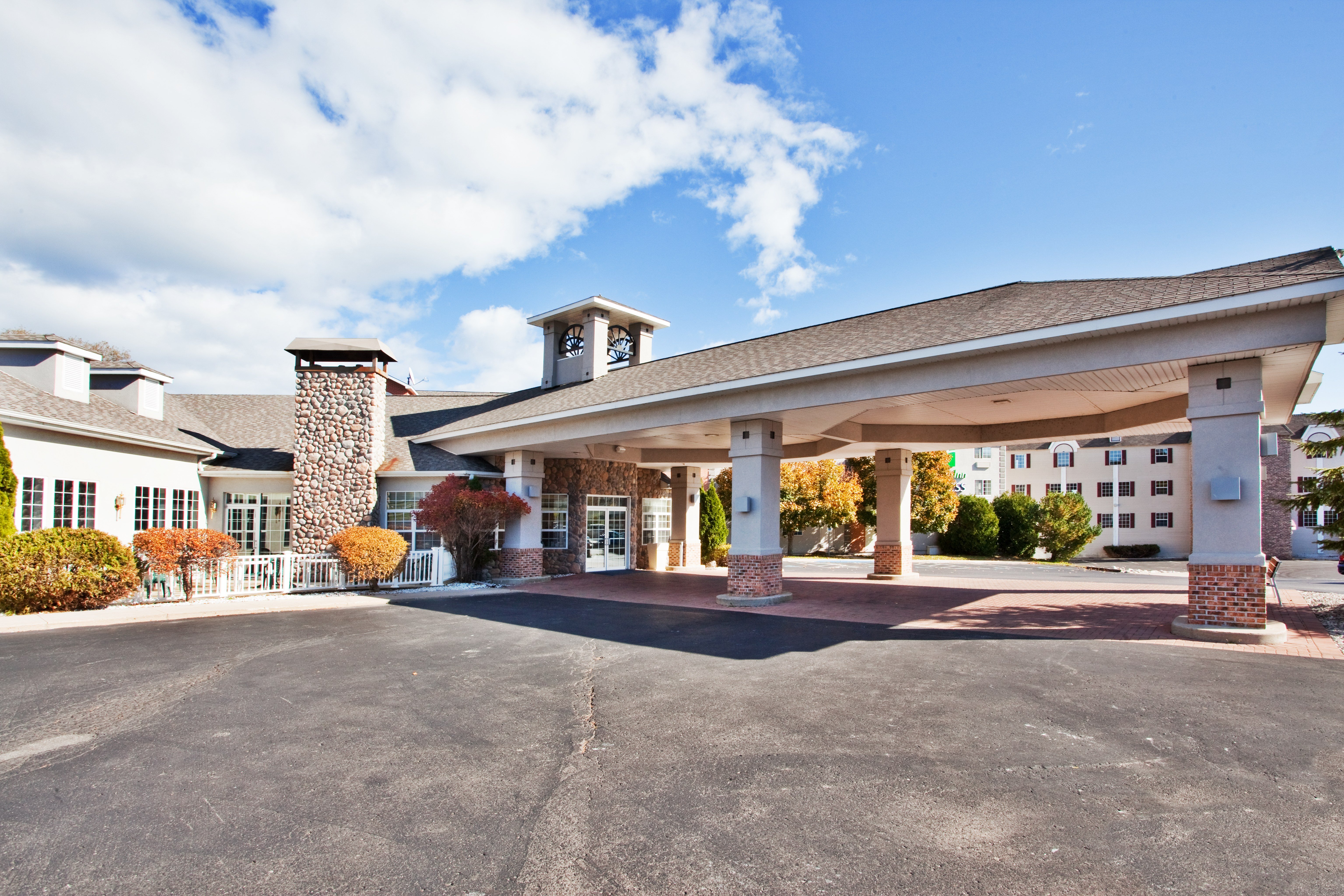 Holiday Inn Express St. Ignace-Lake Front 32/37