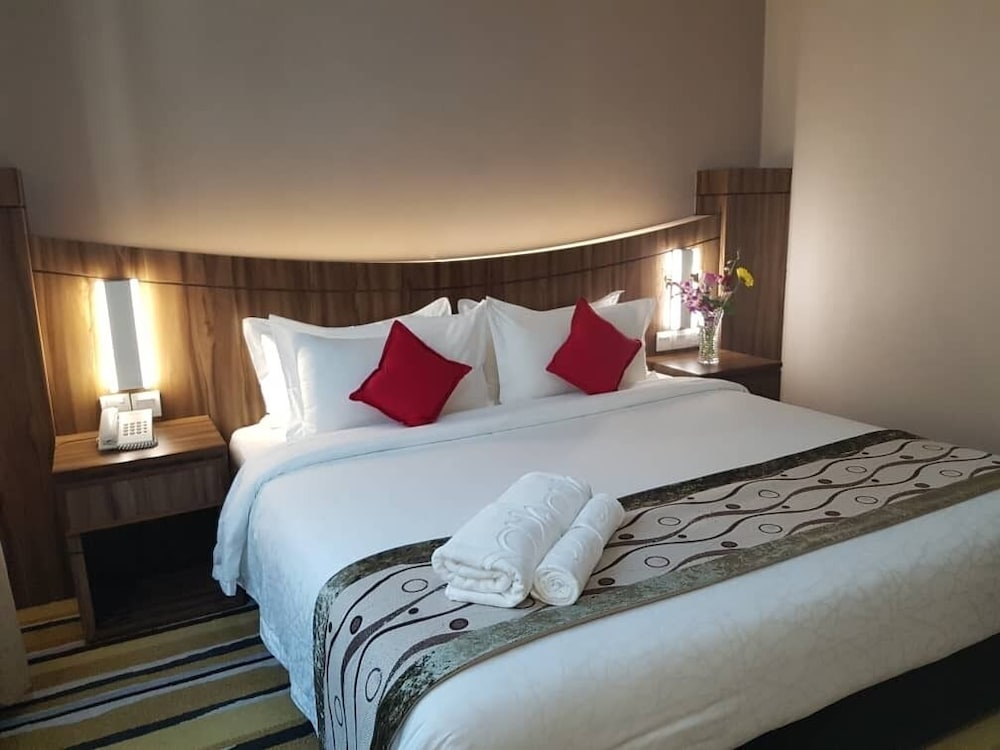 SUPERIOR, KING BED