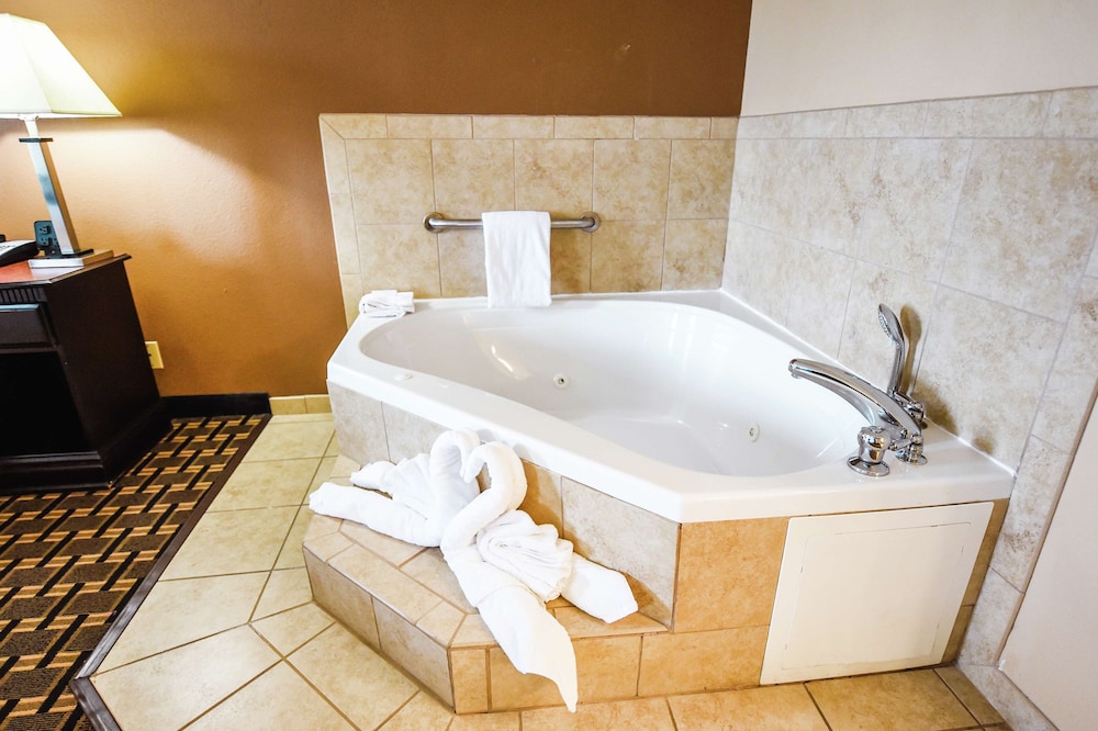 Hampton Inn And Suites Pine Bluff 25/46