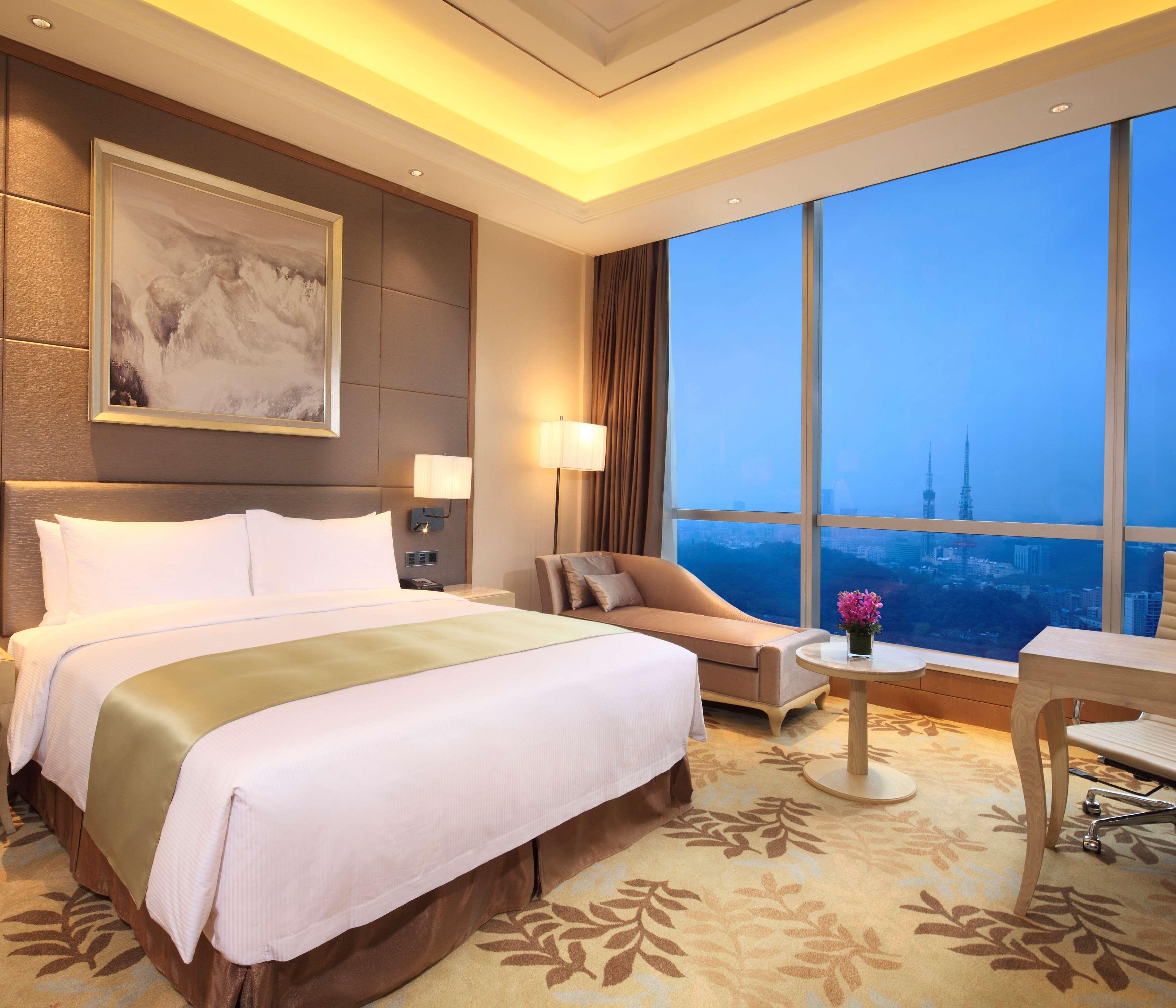 EXECUTIVE, SUITE, KING BED, LOUNGE ACCESS