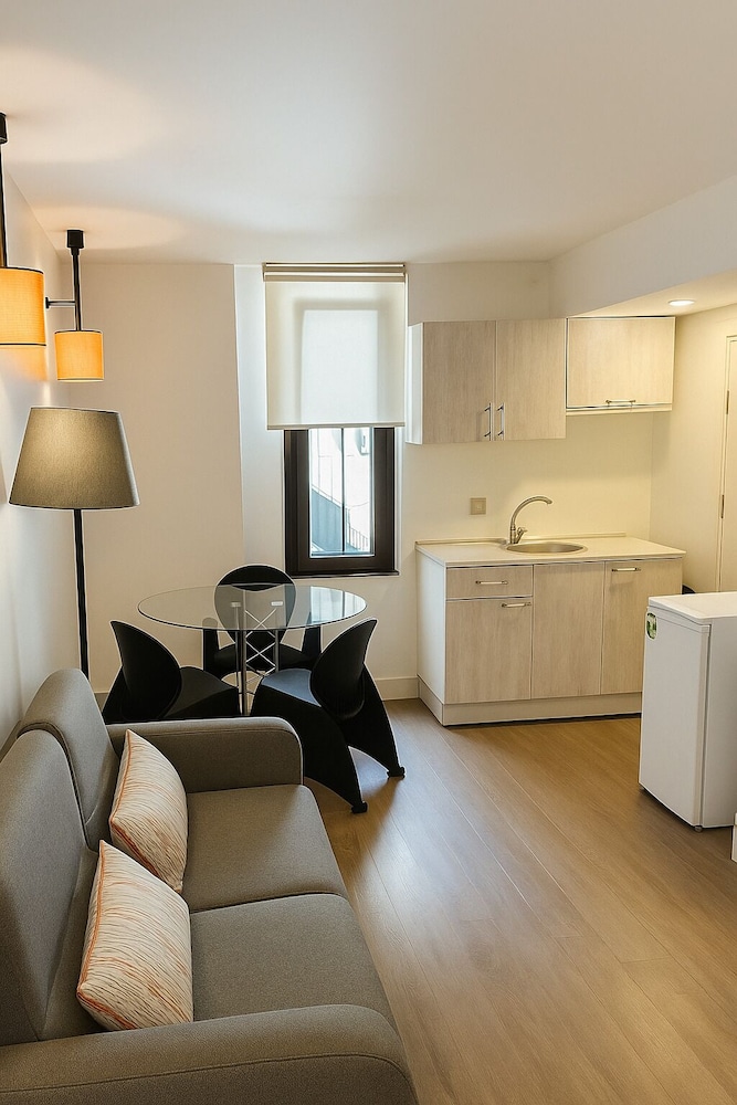 Sparkle Hotel 50/64