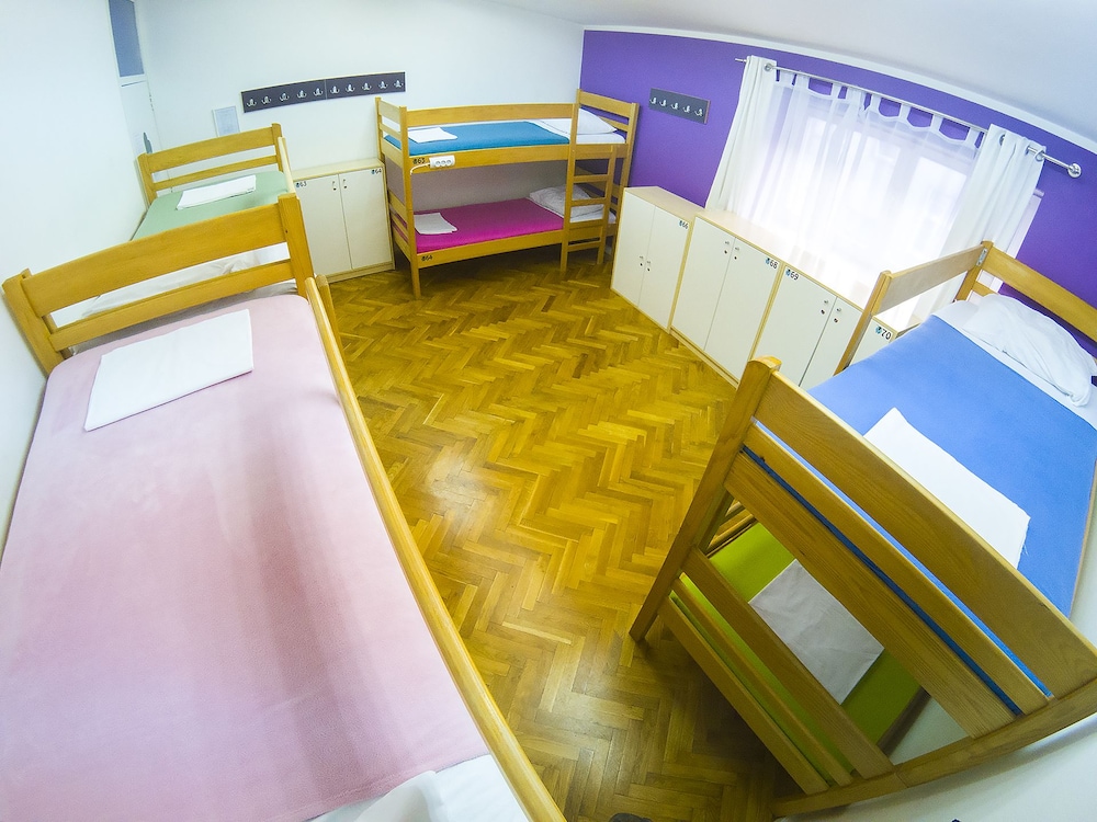 Whole Wide World Hostel & Bar 22/50