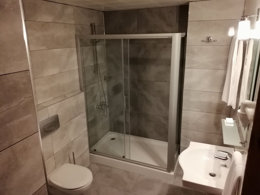 IRIS HOTEL 48/48